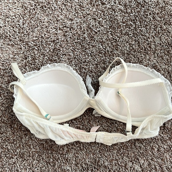 Victoria Secret's Bra - Picture 2 of 3